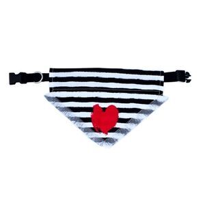 **HOST PICK** NWT Vibrant Life Dog Bandana, Red Heart, Medium/Large